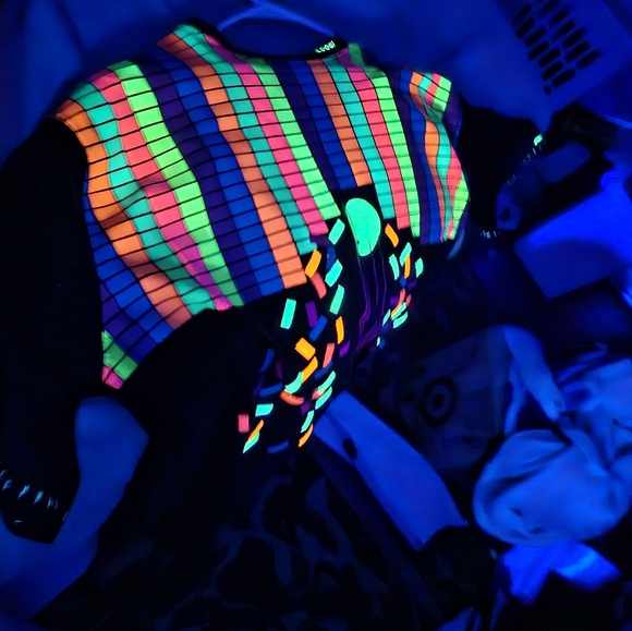 Coogi 42 blacklight (3d glasses required) - Picture 10 of 16